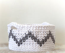Load image into Gallery viewer, zig zag crochet basket