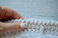 Load image into Gallery viewer, crab stitch in crochet