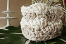 Load image into Gallery viewer, white and tan shell stitches