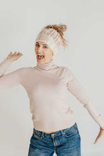 Load image into Gallery viewer, Messy Bun Beanie Pattern
