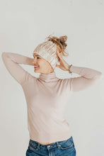 Load image into Gallery viewer, Messy Bun Beanie Pattern
