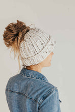 Load image into Gallery viewer, Messy Bun Beanie Pattern
