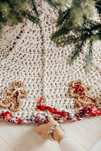 Load image into Gallery viewer, Gingerbread Tree Skirt Pattern
