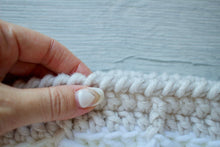 Load image into Gallery viewer, crab stitch in crochet 
